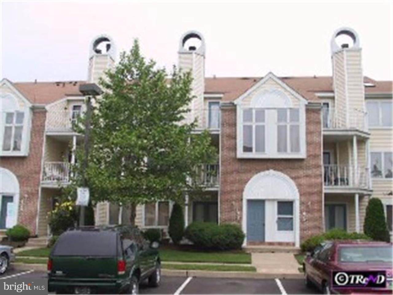 193 Devon Way - Photo 1