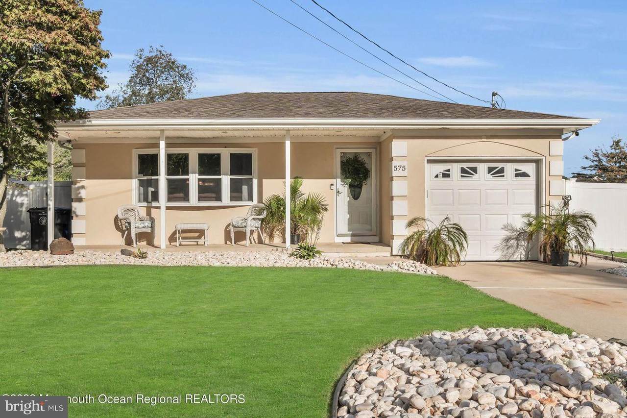 575 Martin Road - Photo 1