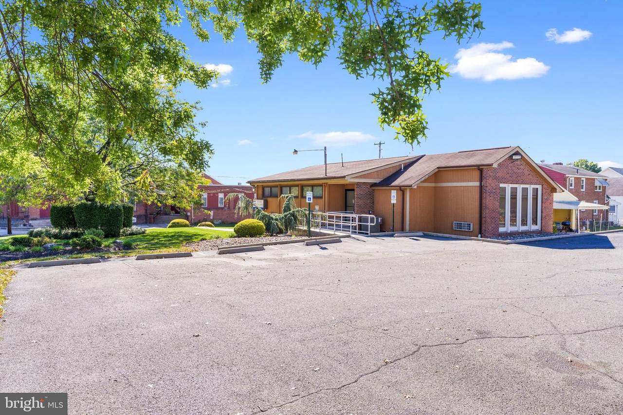 555 Glasgow Street - Photo 1