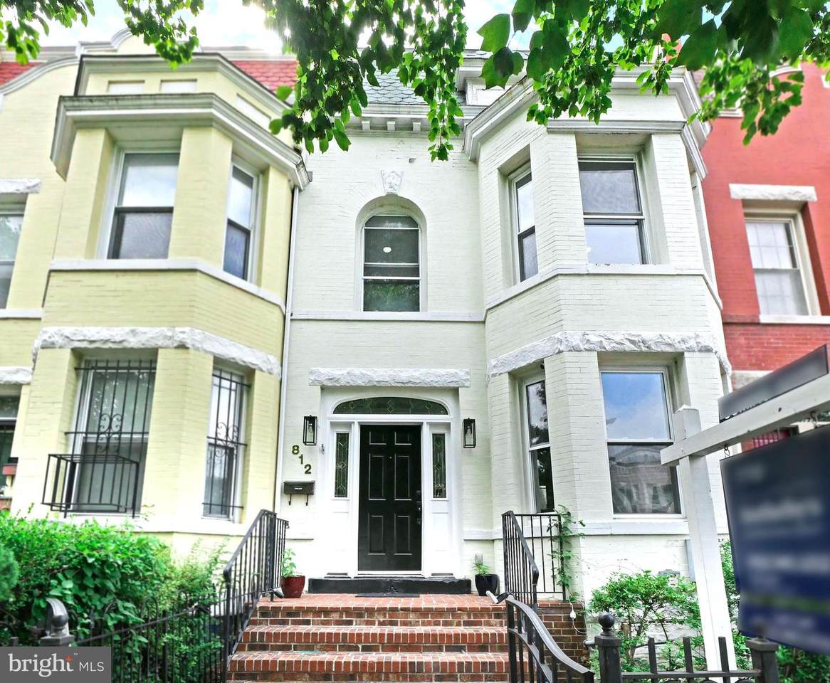 812 11TH Street - Photo 1