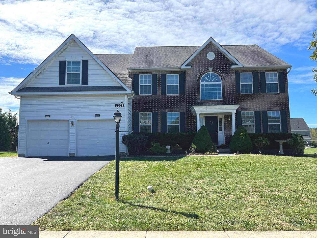 1008 Brookview Drive - Photo 1