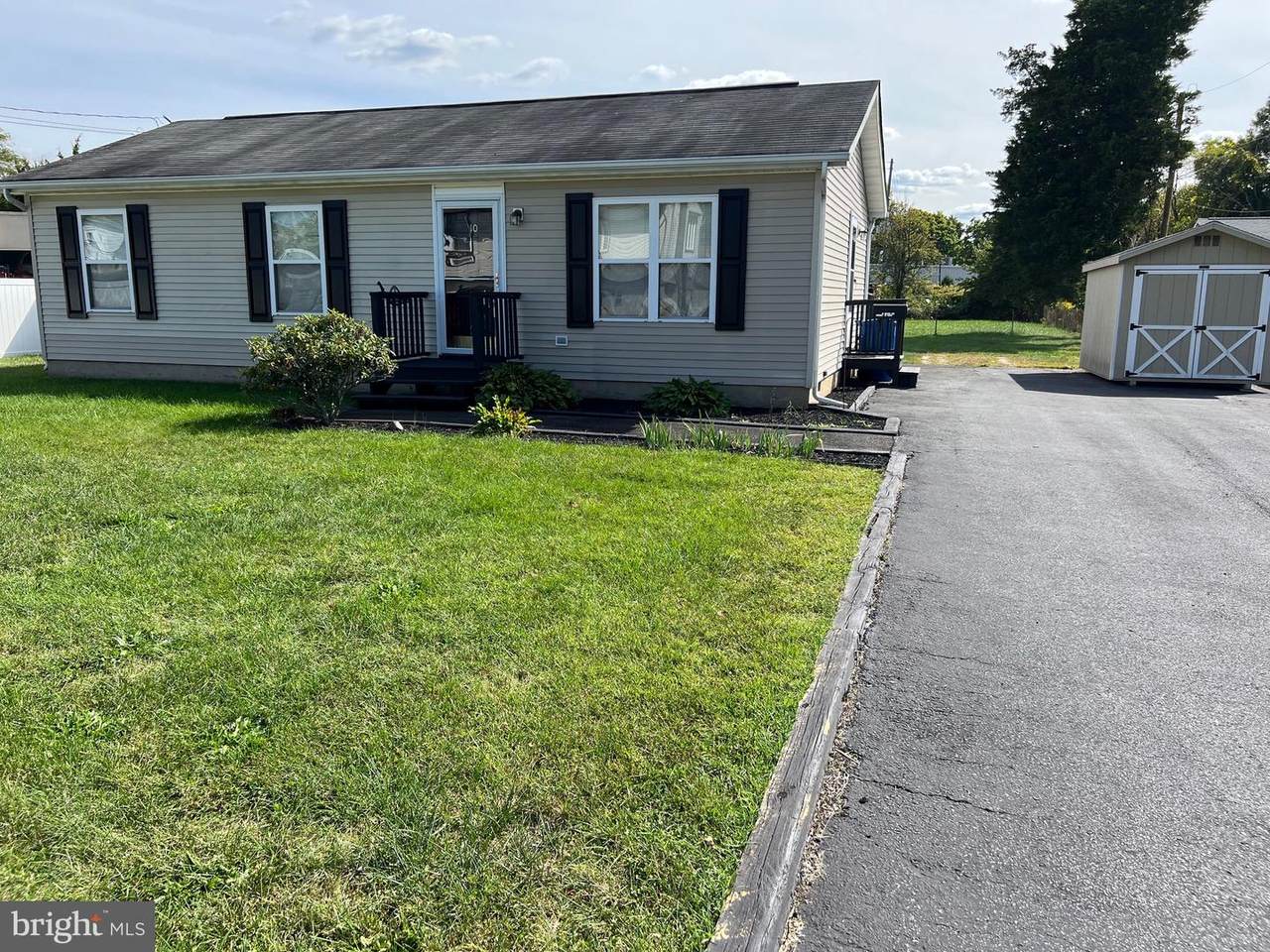 10 Jerrys Avenue - Photo 1