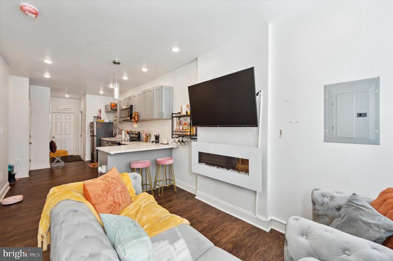909 Boston Street - Photo 1