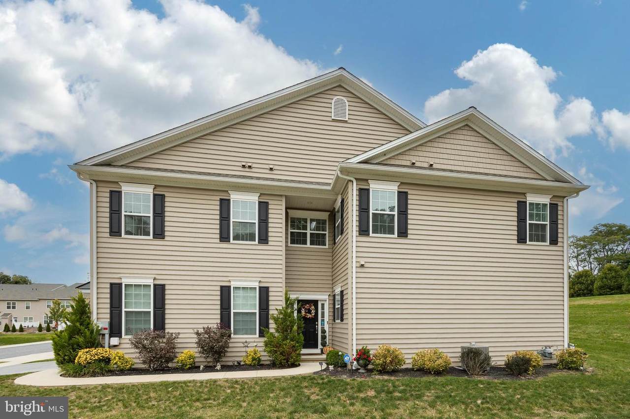 209 Briarwood Drive - Photo 1