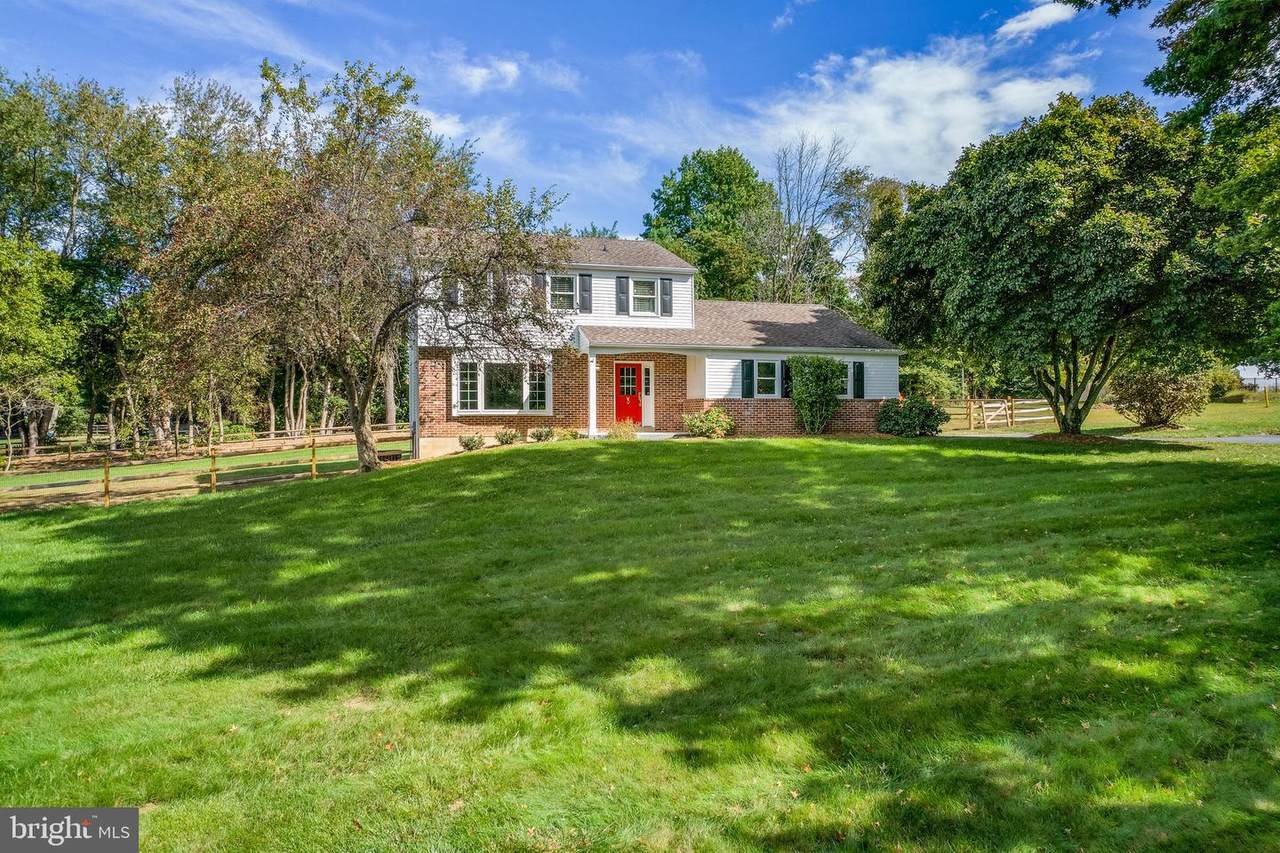1511 Fox Run Dr - Photo 1