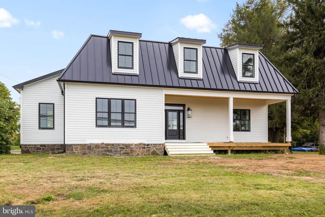 1096 Cherry Ln - Photo 1