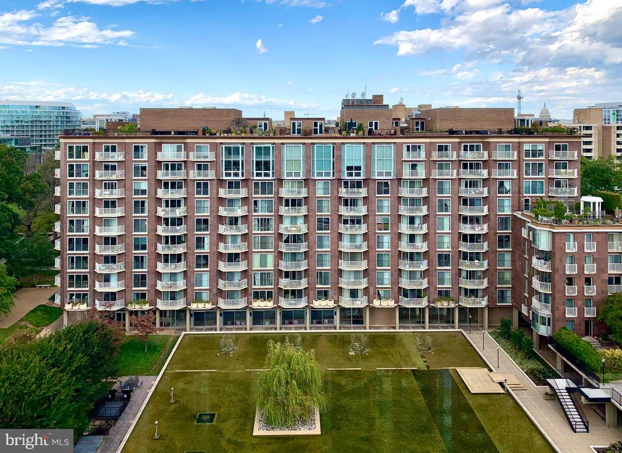 560 N Street - Photo 1