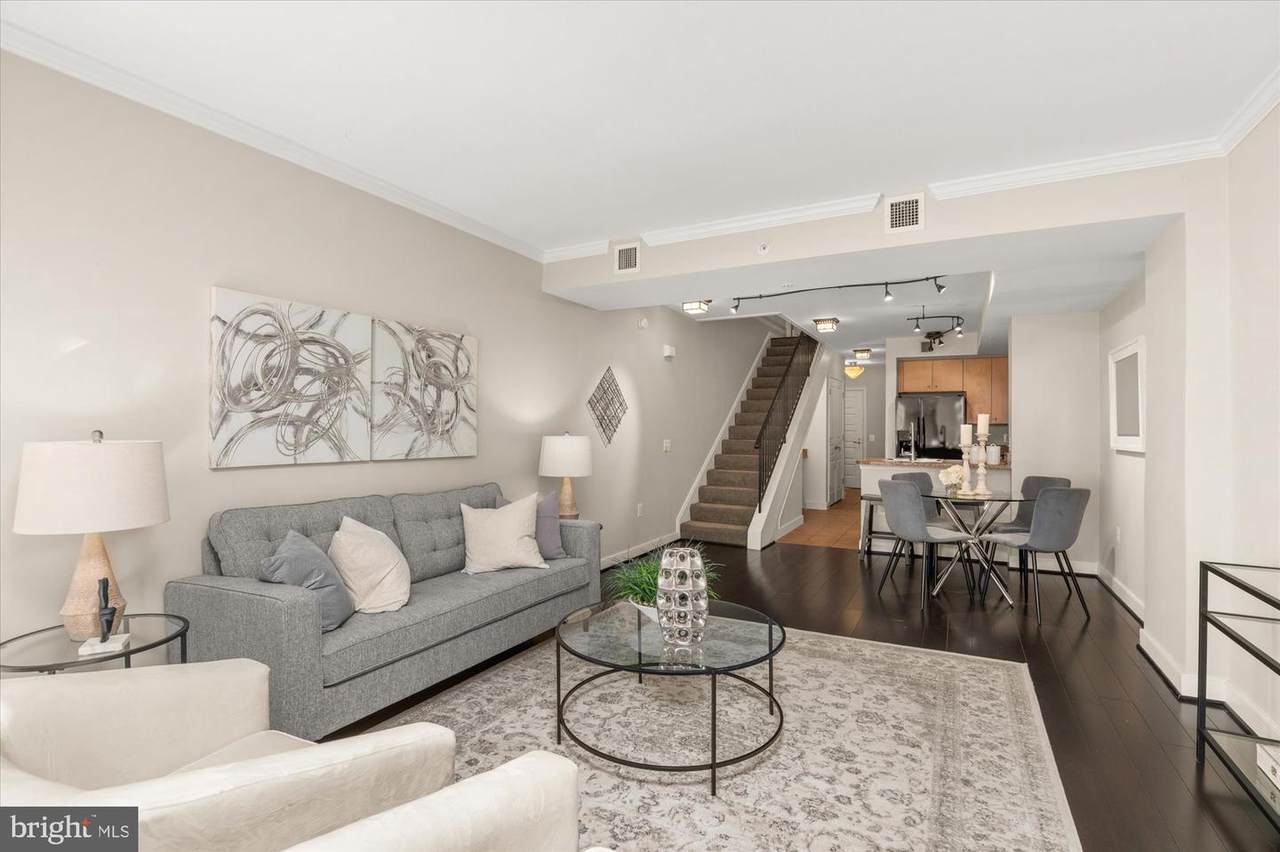 616 E Street - Photo 1