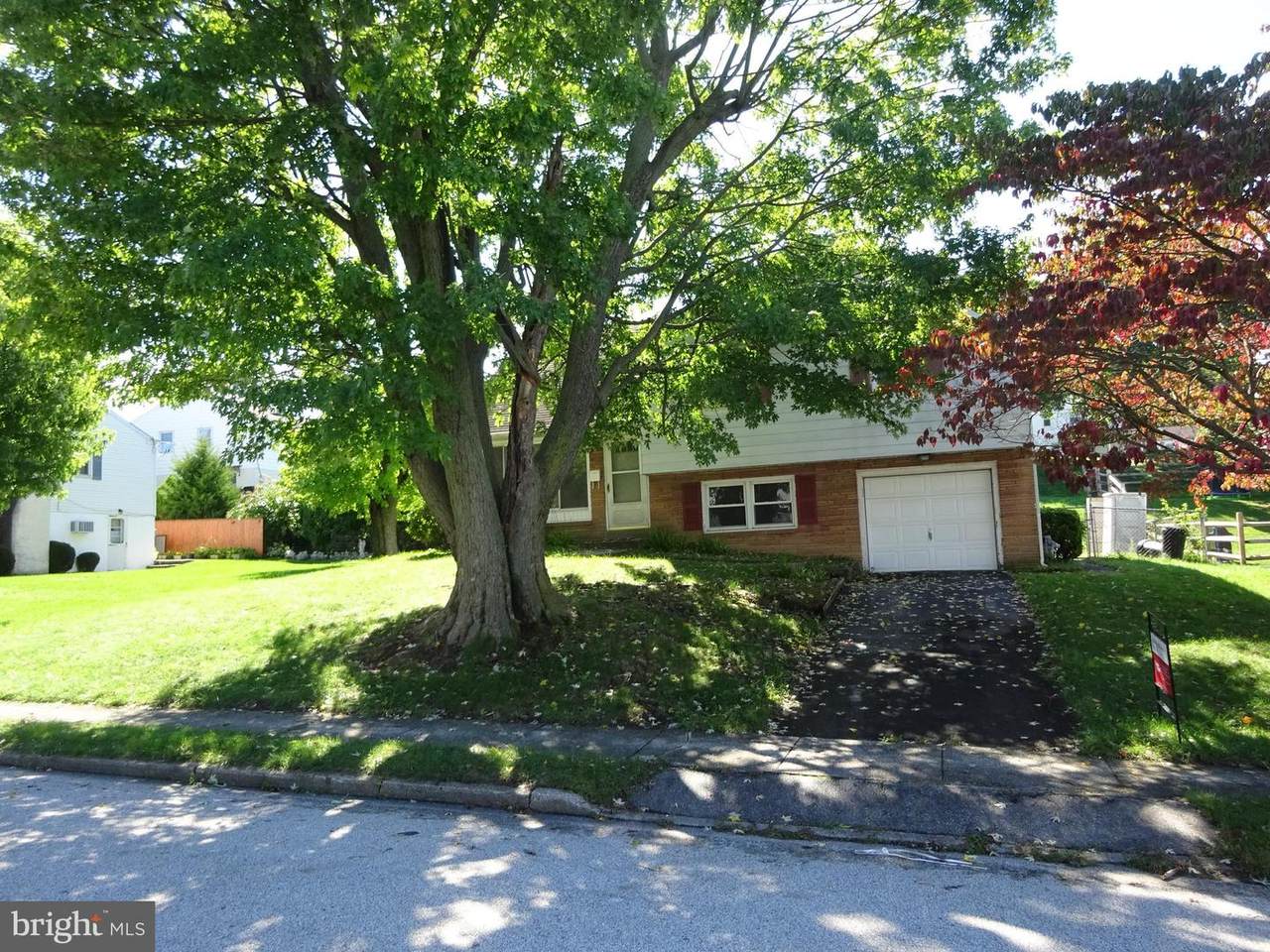 240 Redwood Road - Photo 1