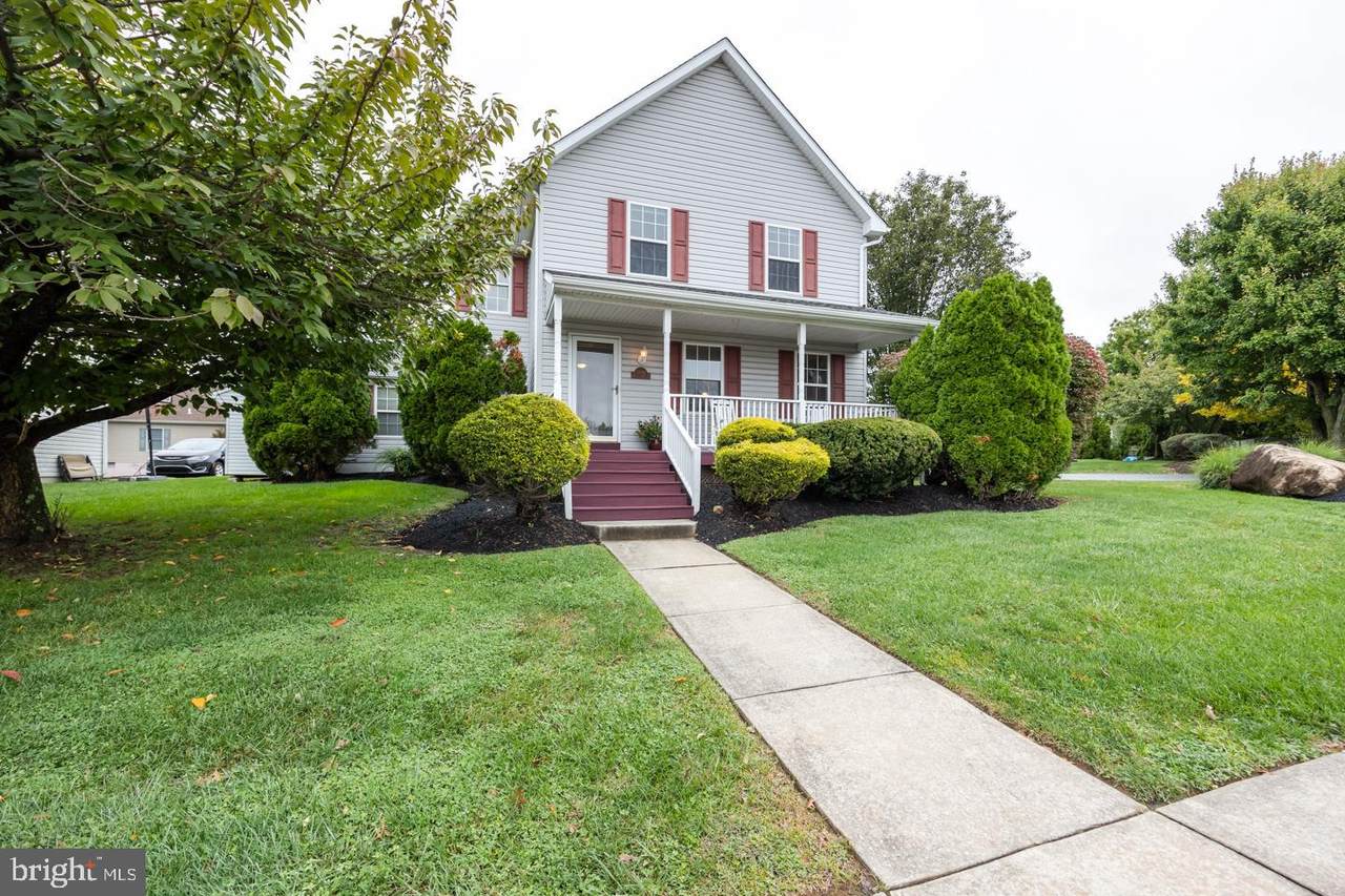 3006 Larkin - Photo 1