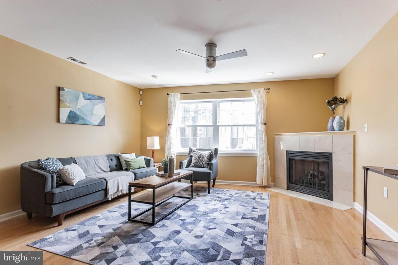 1020 7TH Street - Photo 1