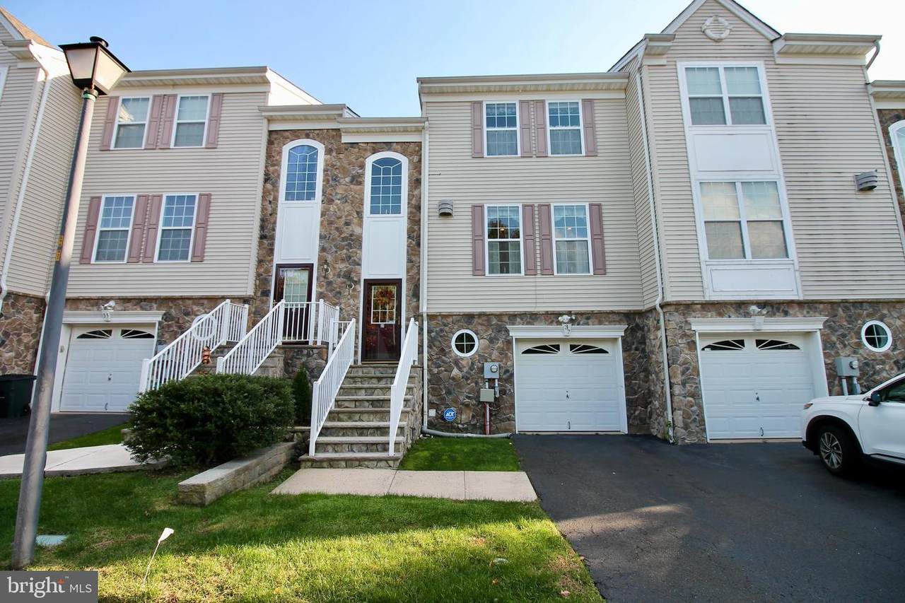 37 Russell Court - Photo 1