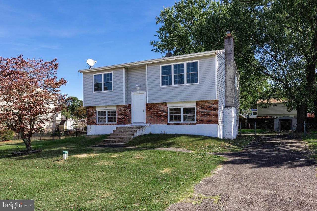 412 Cherokee Drive - Photo 1