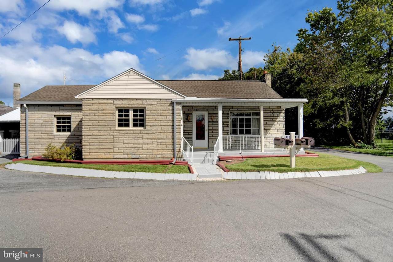 106 7TH Street - Photo 1