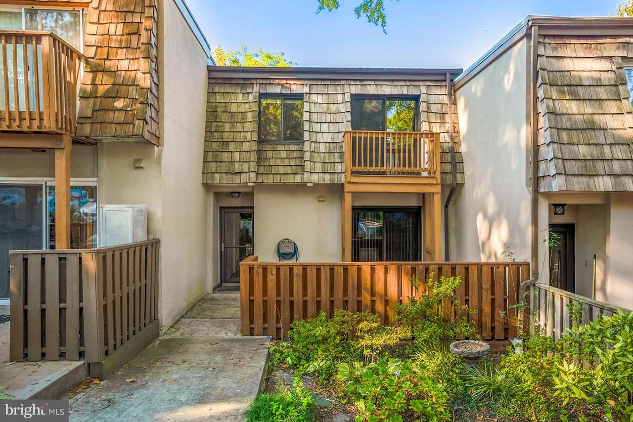 1610 Valencia Way - Photo 1