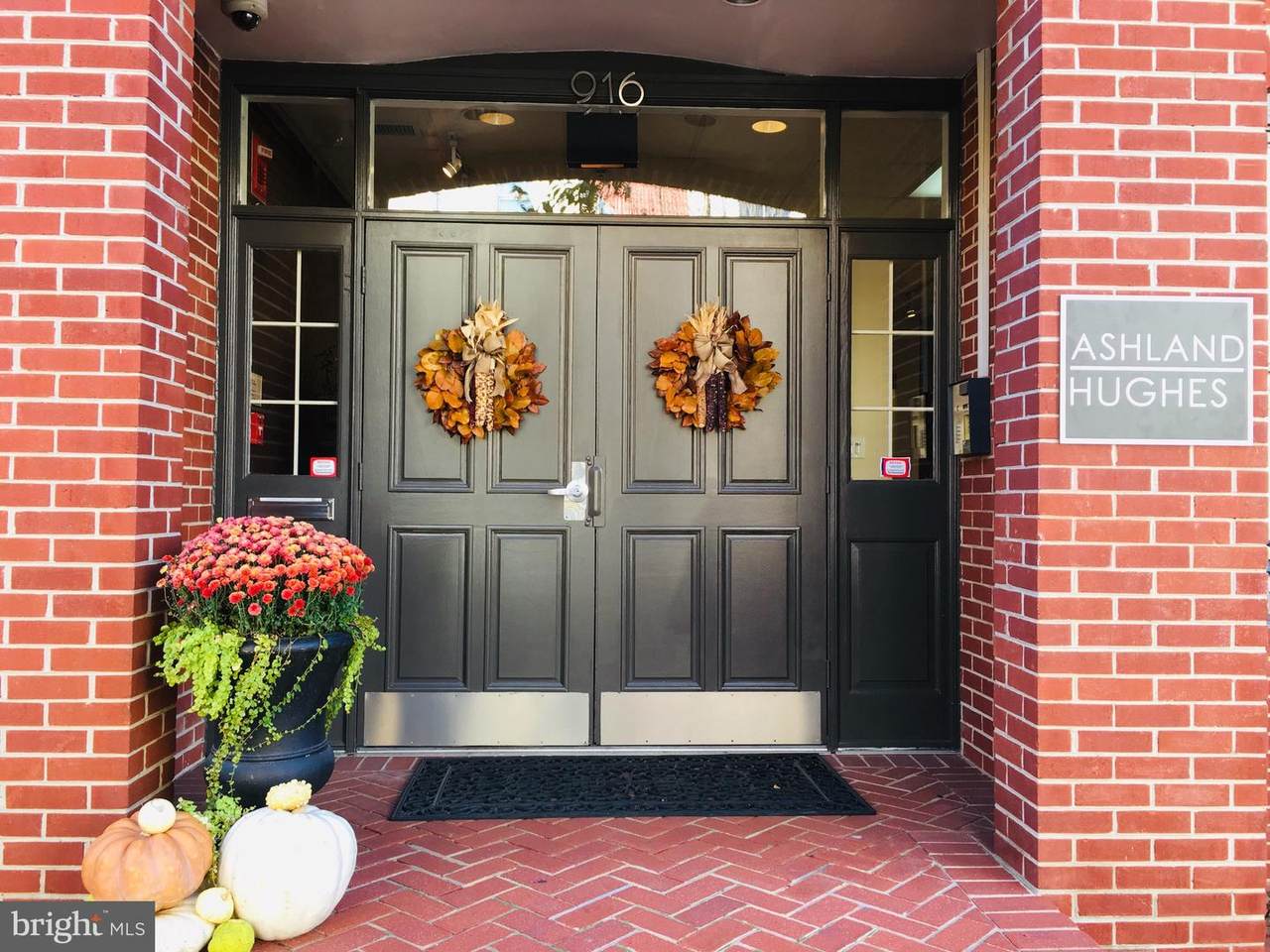 916 Prince Street - Photo 1
