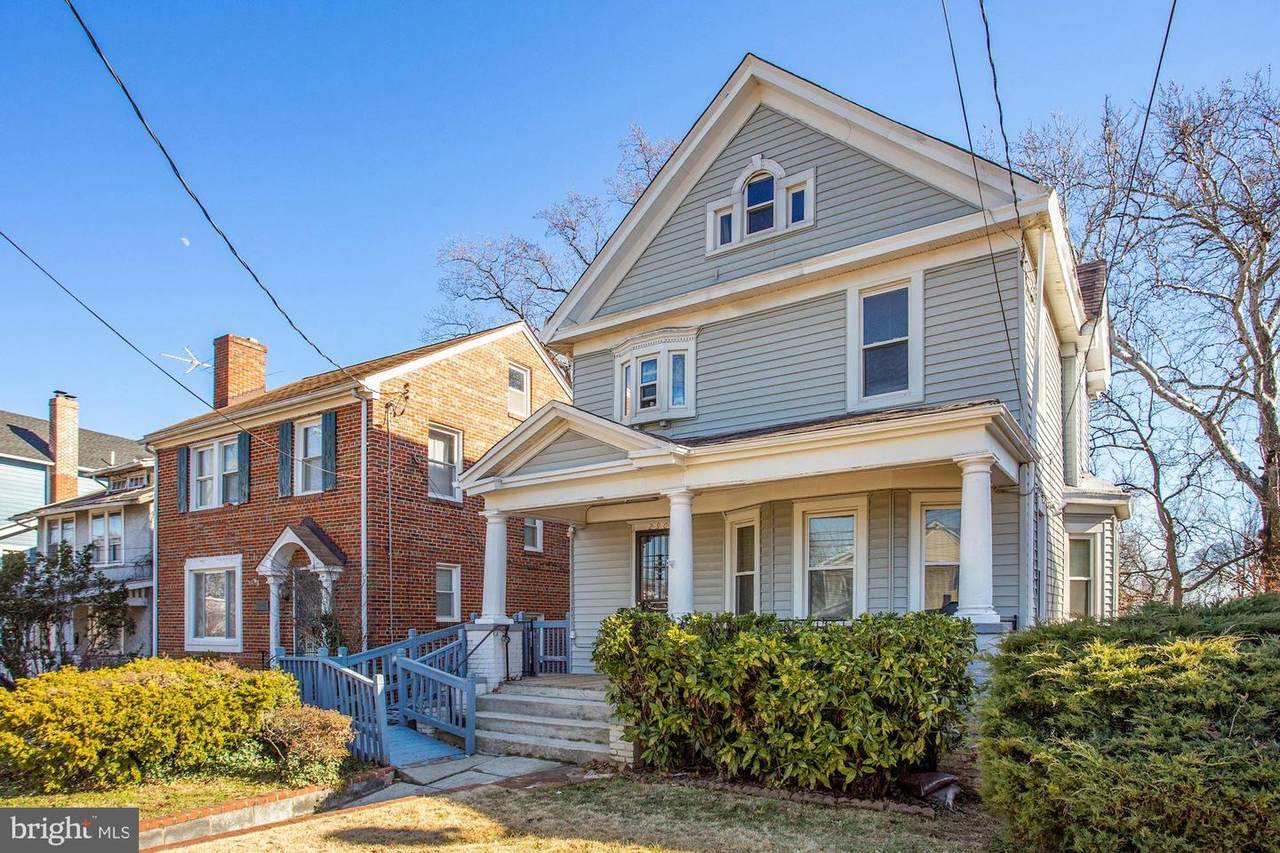 2907 Carlton Avenue - Photo 1