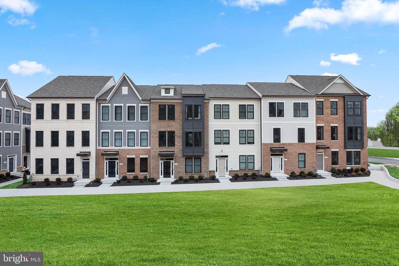 207 Moray Court - Photo 1
