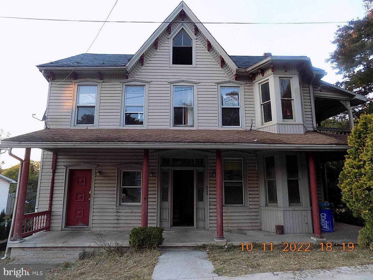 823 Main Street - Photo 1