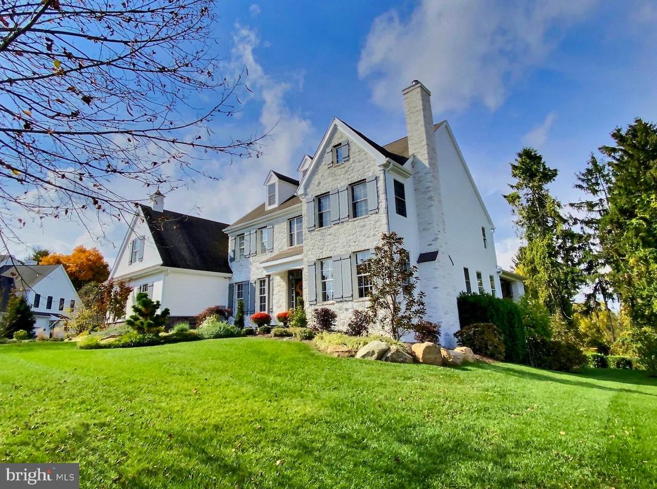 629 Edgewater Drive - Photo 1