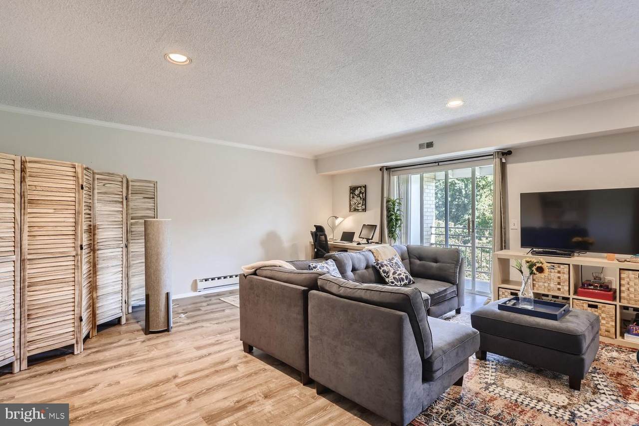 15121 Glade Drive - Photo 1