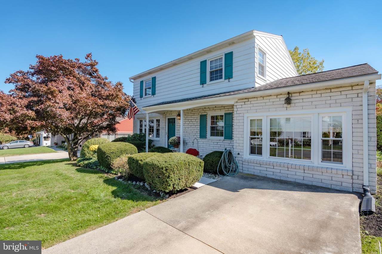 1620 W Wood Street - Photo 1
