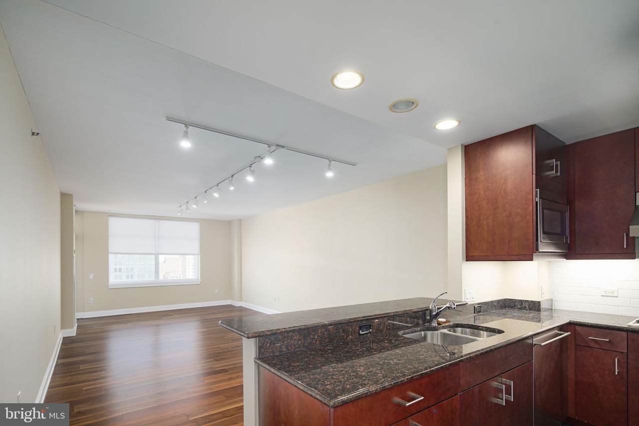 400 Broad Street - Photo 1