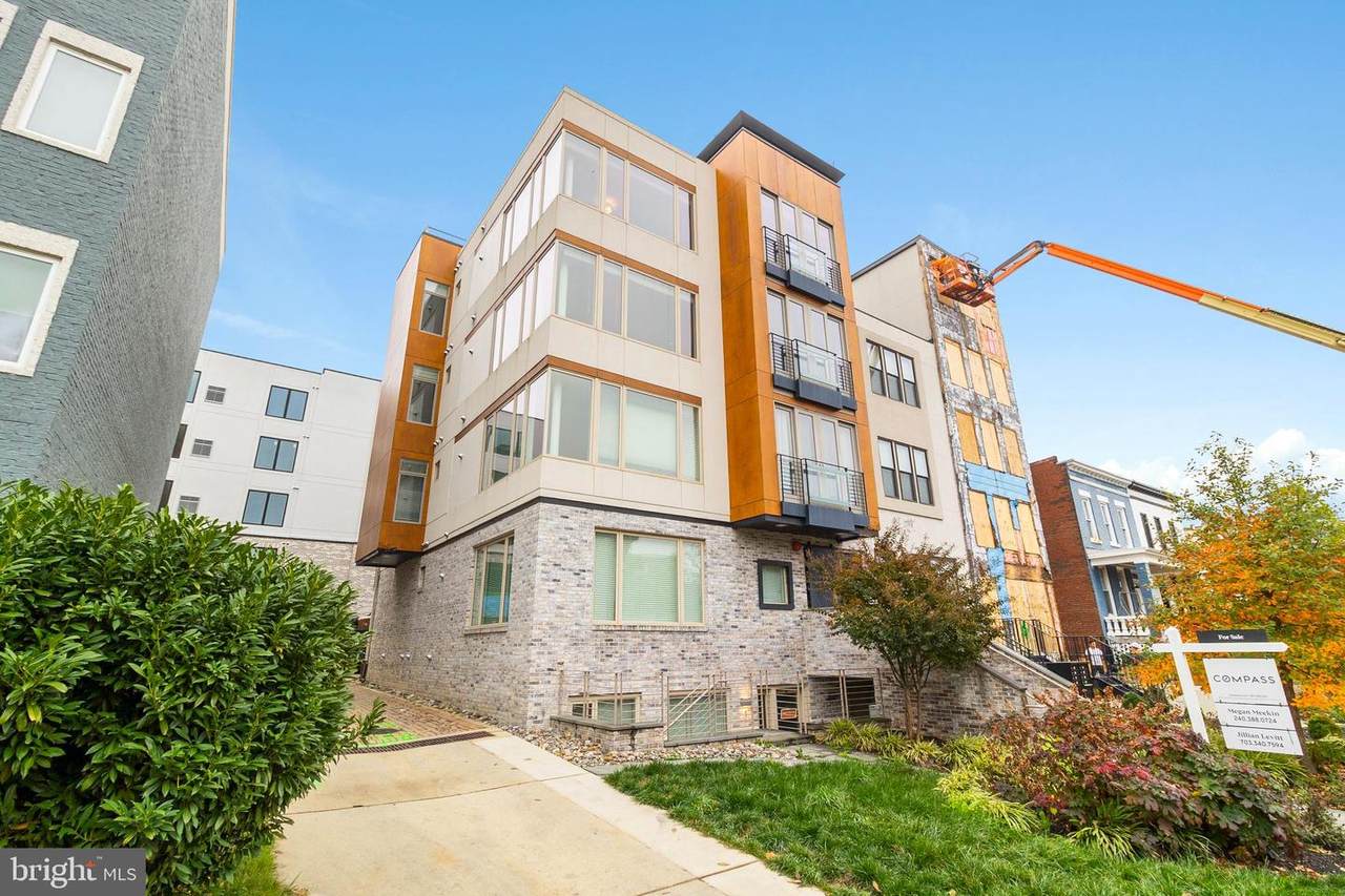 915 12TH Street - Photo 1