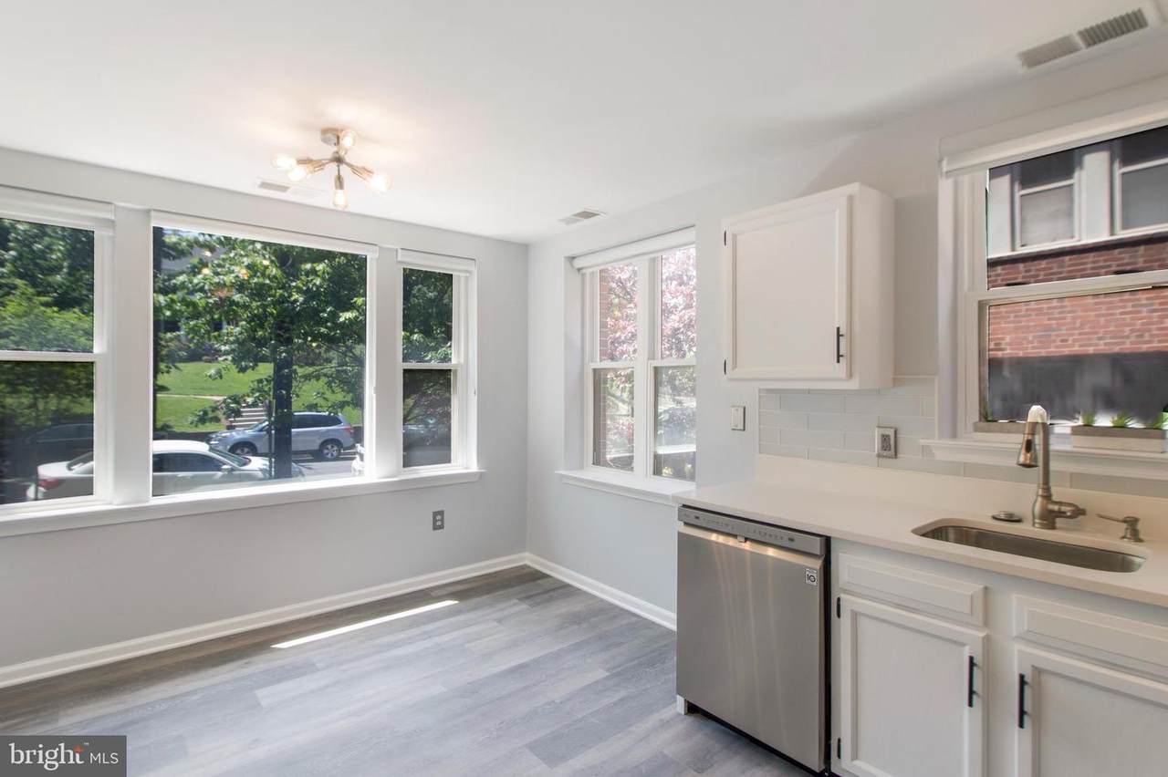 1218 Perry Street - Photo 1