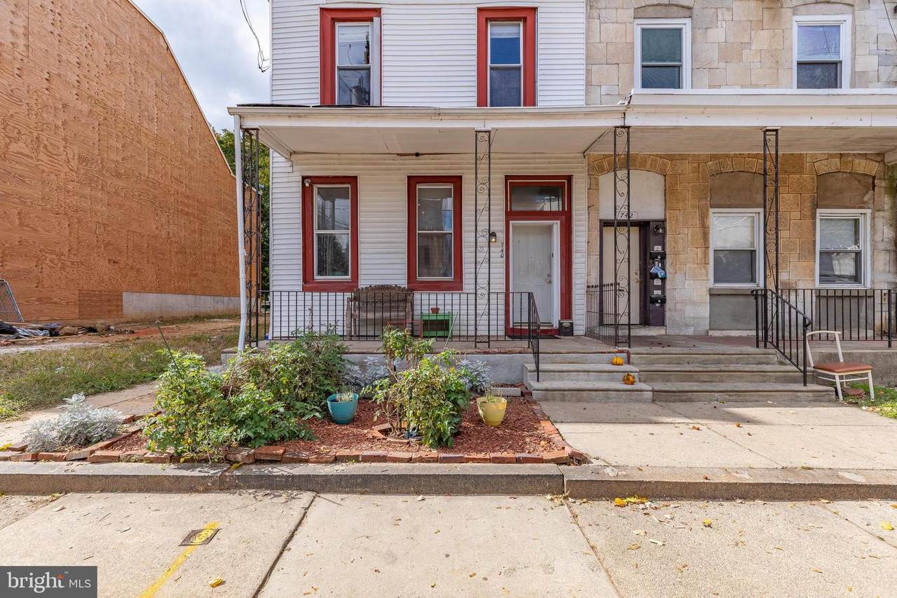 740 40TH Street - Photo 1