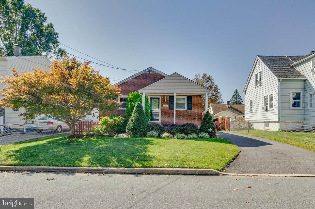 212 Nassau Boulevard - Photo 1