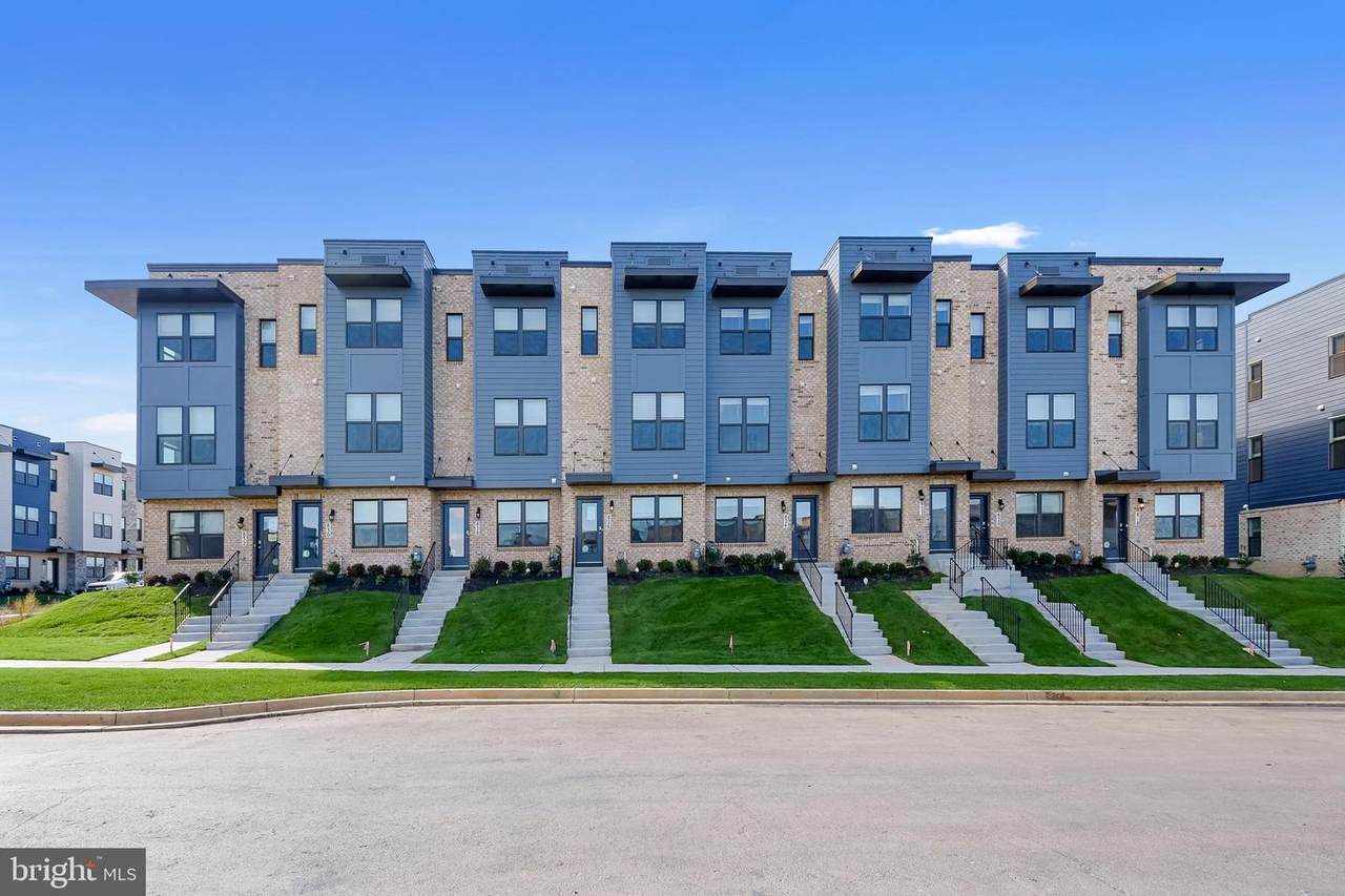 822 Bond Street - Photo 1