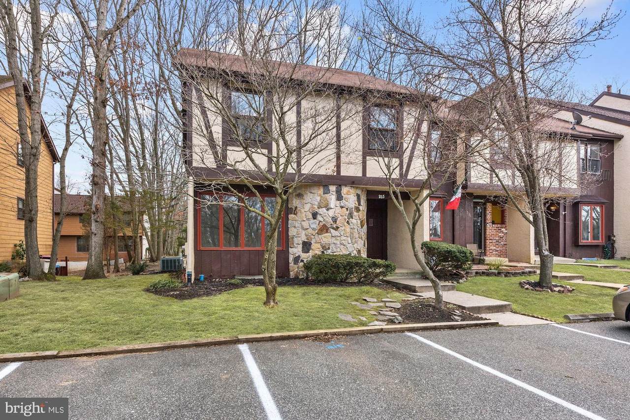 215 Keats Court - Photo 1