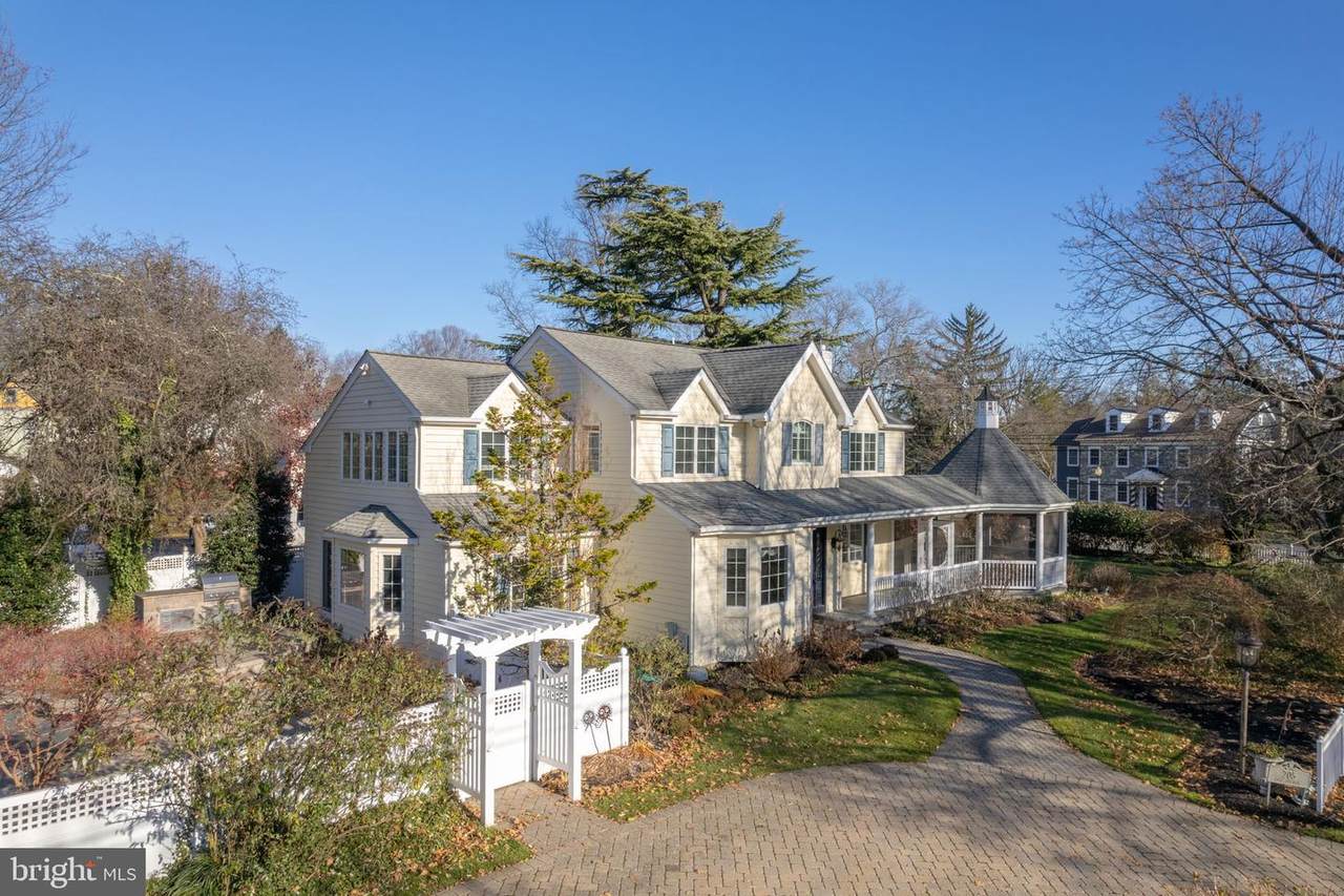 205 Oak Avenue - Photo 1