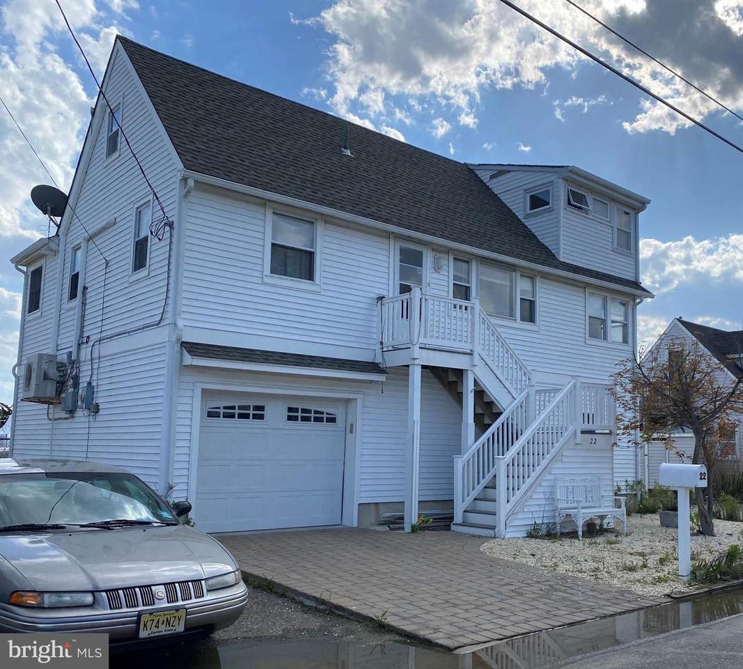 22 Sw 33Rd - Photo 1