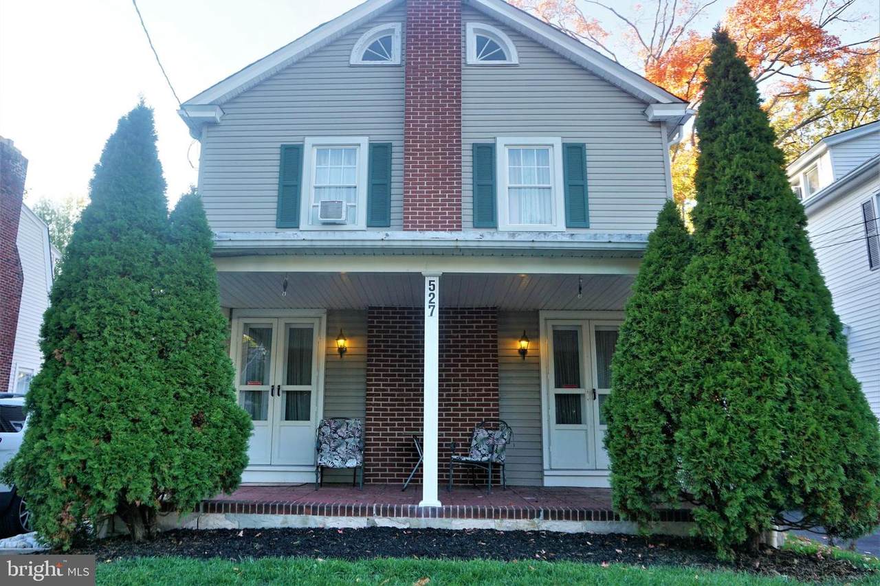 527 Latona Avenue - Photo 1