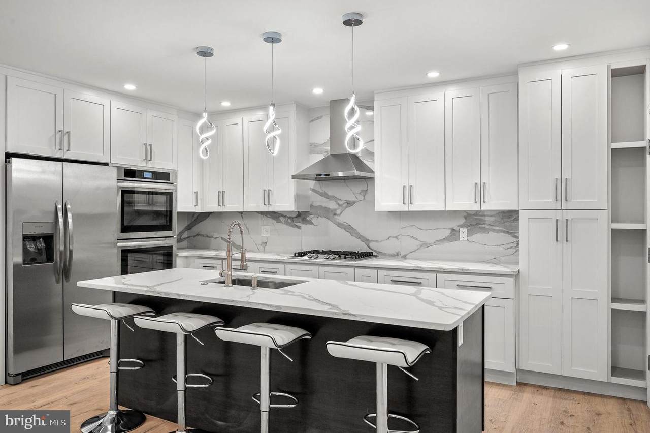 836 Whitby Avenue - Photo 1