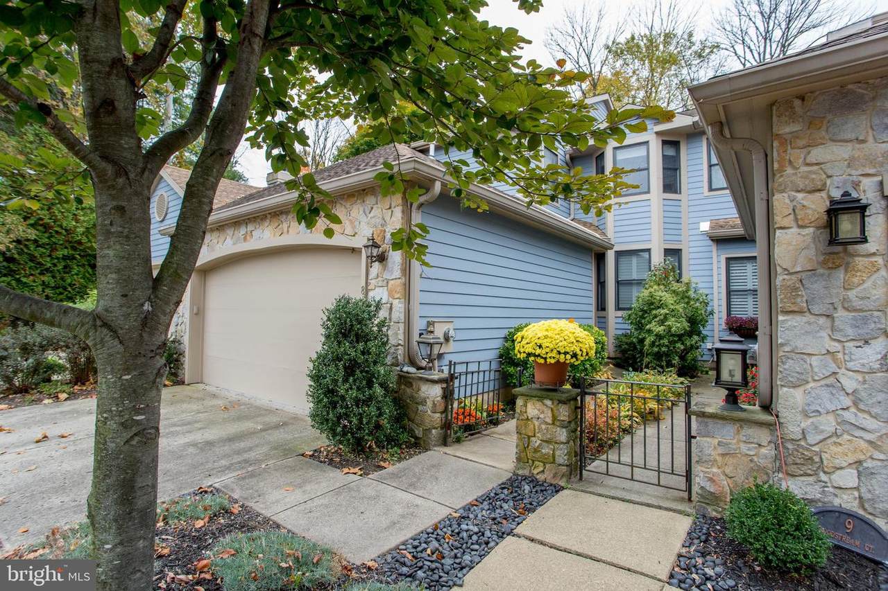 8 Woodstream Court - Photo 1