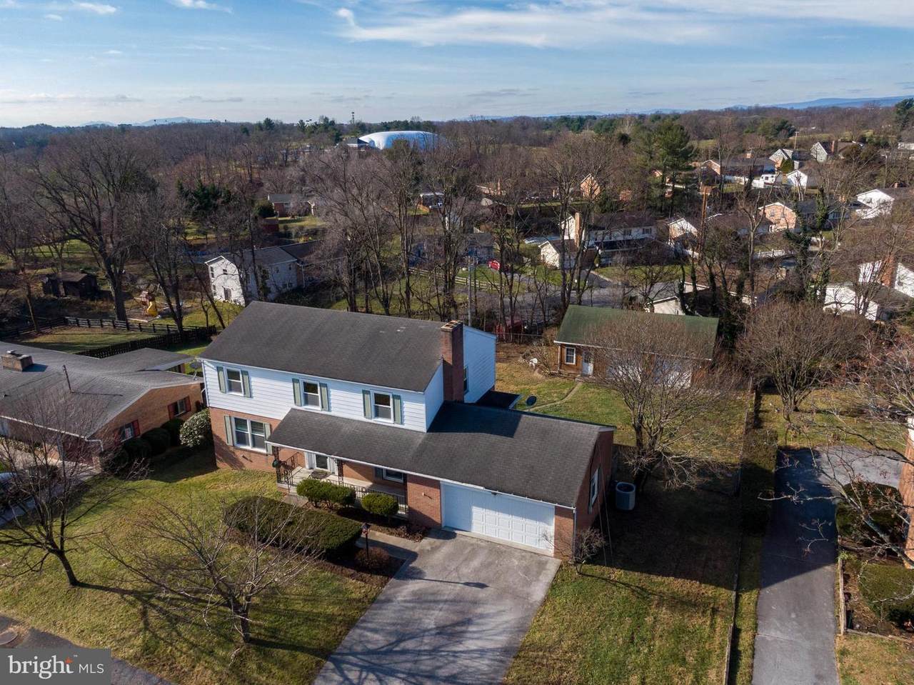 136 Country Club Circle - Photo 1