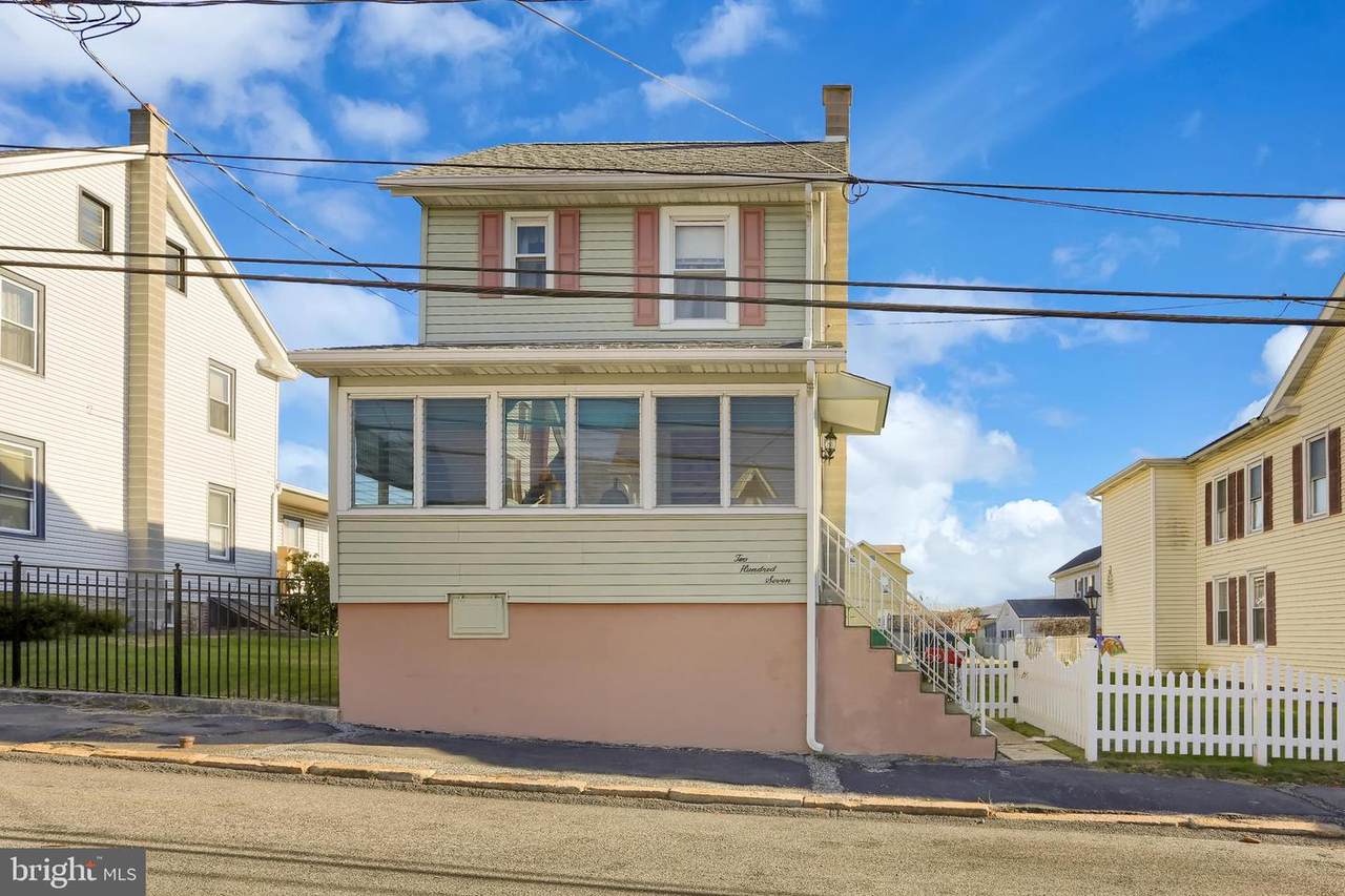 207 East Street - Photo 1