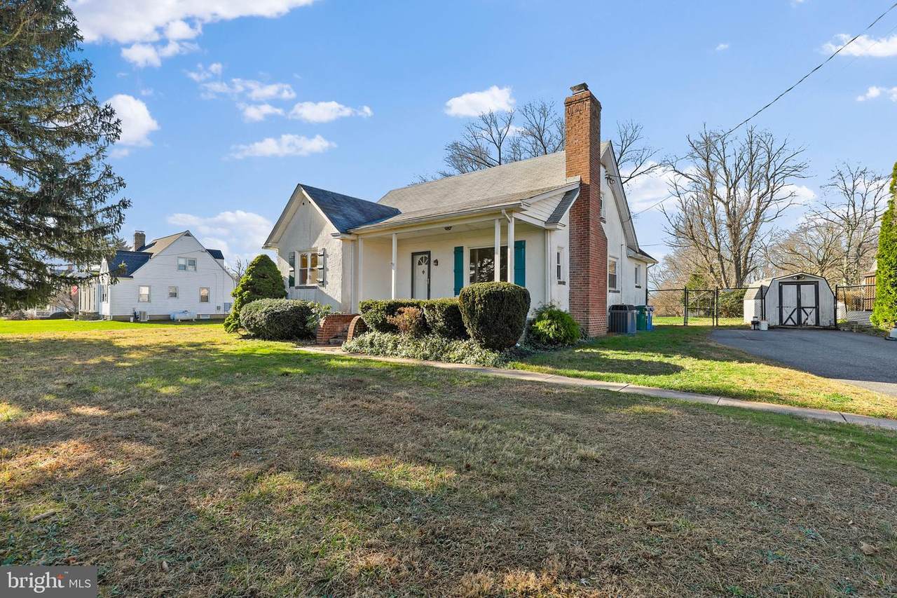 206 Paradise Road - Photo 1