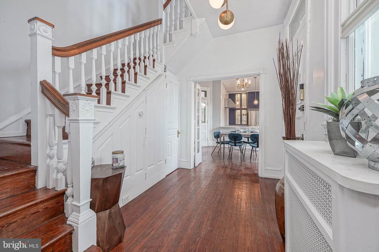 894 25TH Street - Photo 1