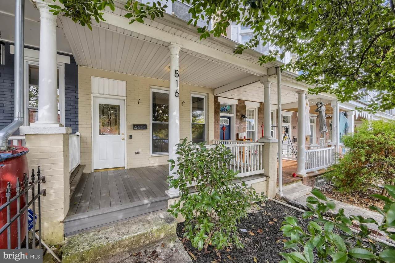 816 37TH Street - Photo 1