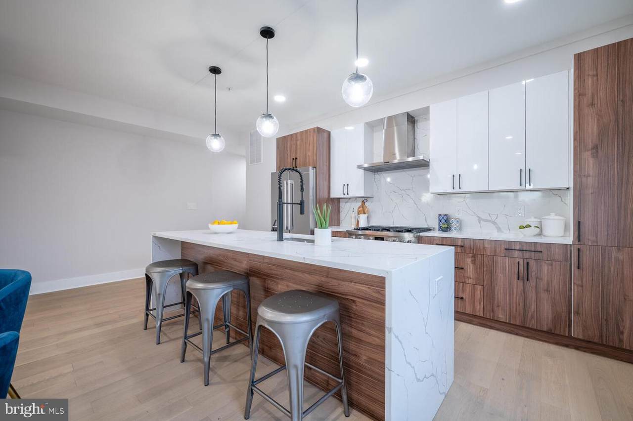 615 Irving - Photo 1