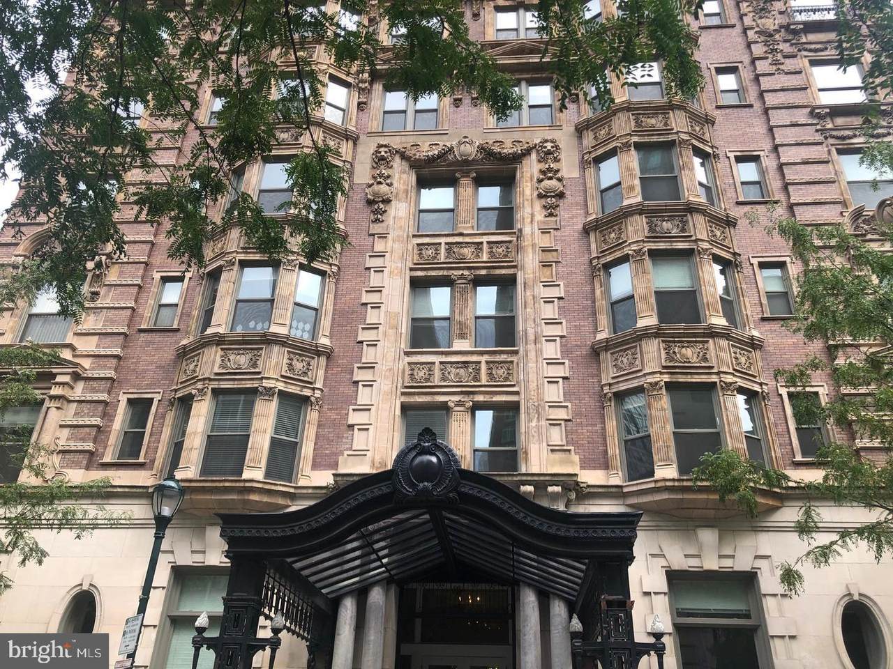 1811 Chestnut Street - Photo 1