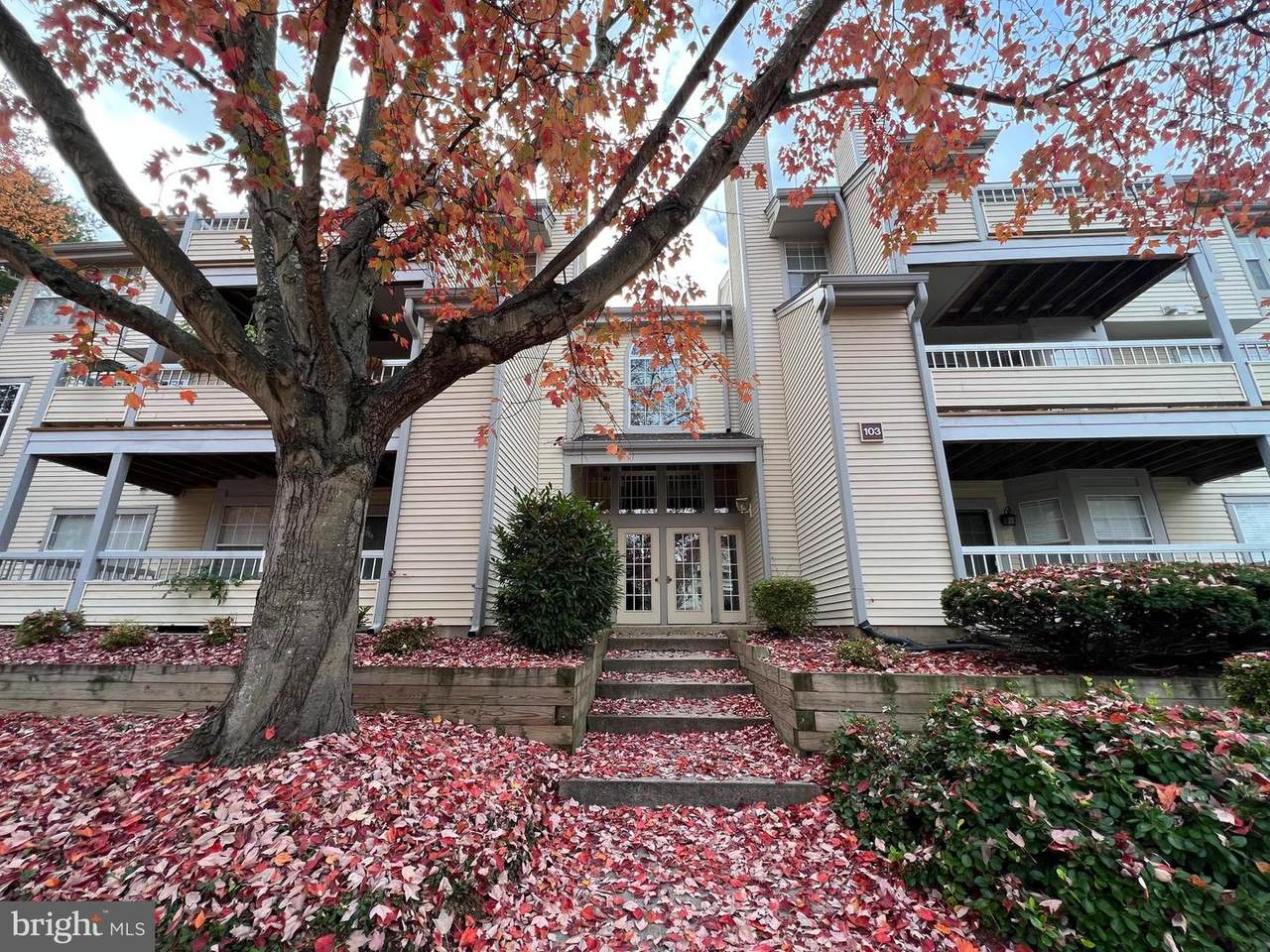 103 Claridge Court - Photo 1