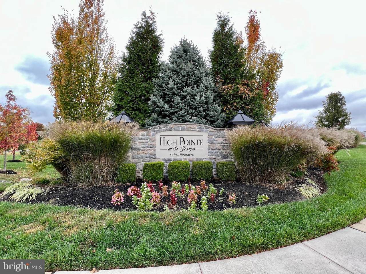 500 Clubhouse Court - Photo 1