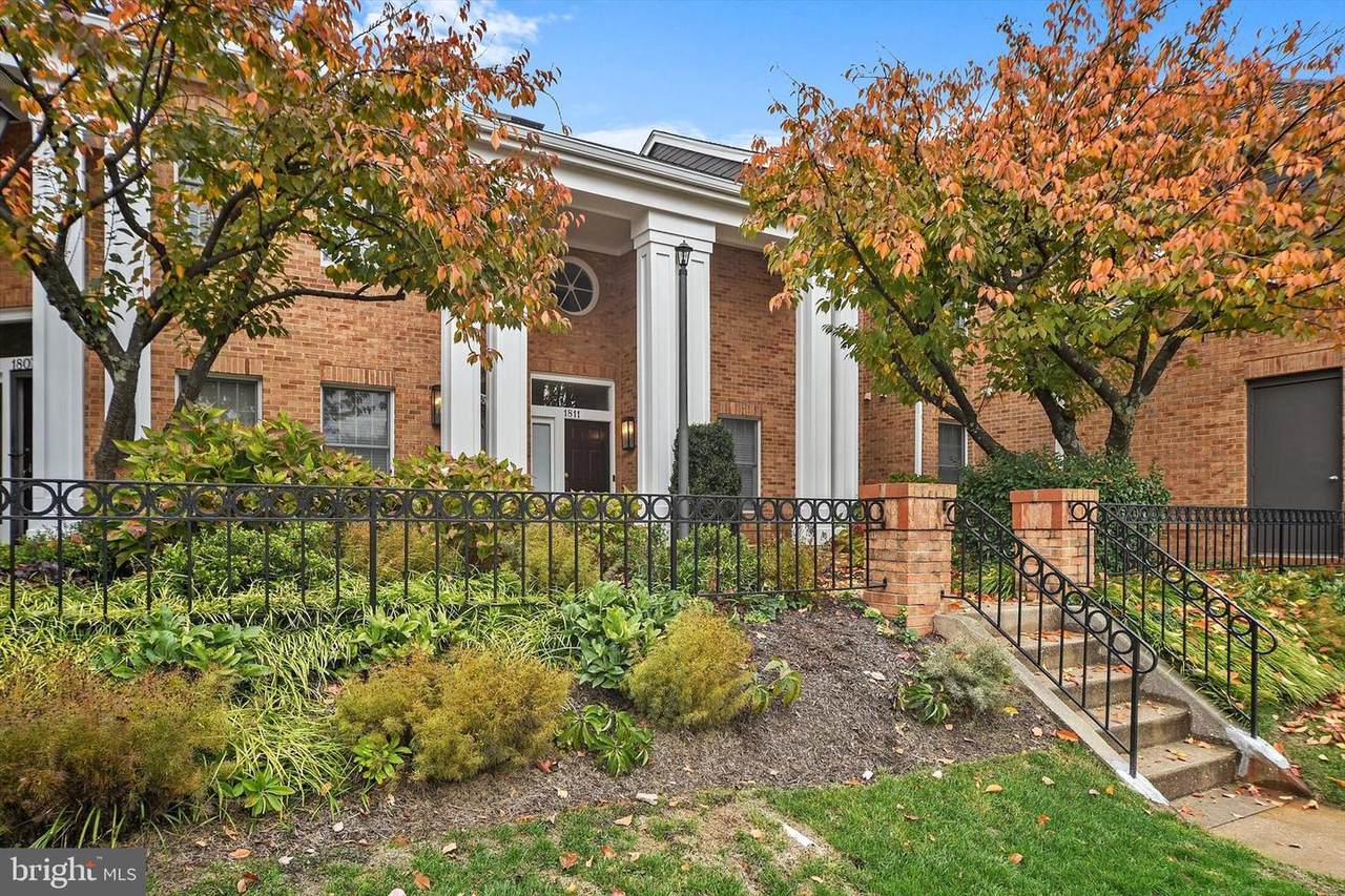 1811 Courtyard Circle - Photo 1