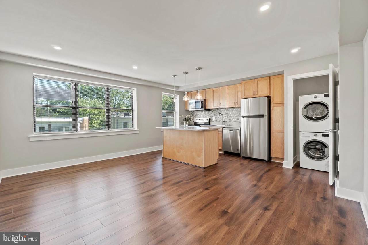 212 Oakwood Street - Photo 1