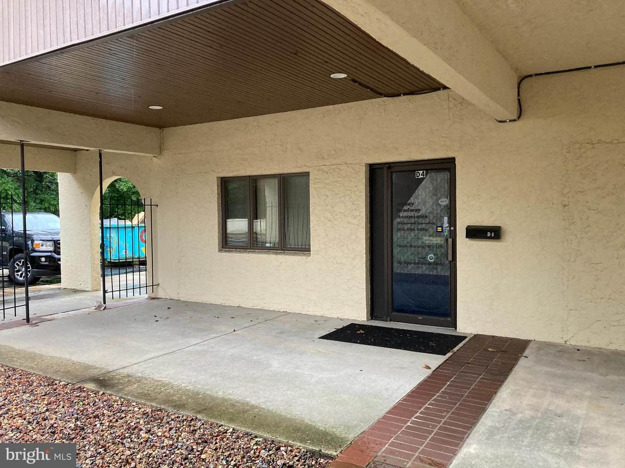 2630 Chestnut Avenue - Photo 1